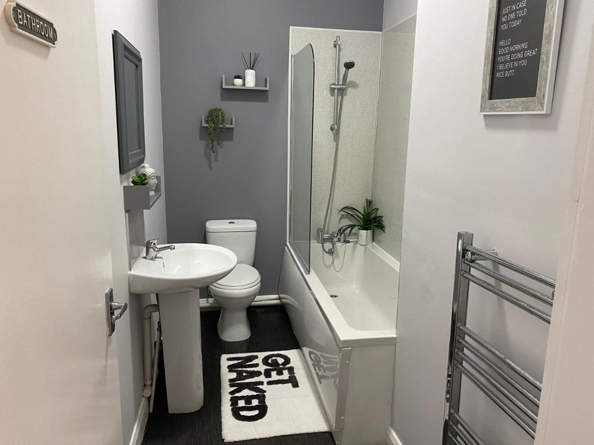 Blackpool Sleepover Apartment 1 Free Parking Sleeps 6 מראה חיצוני תמונה