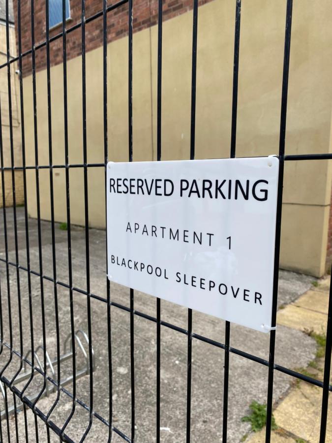 Blackpool Sleepover Apartment 1 Free Parking Sleeps 6 מראה חיצוני תמונה